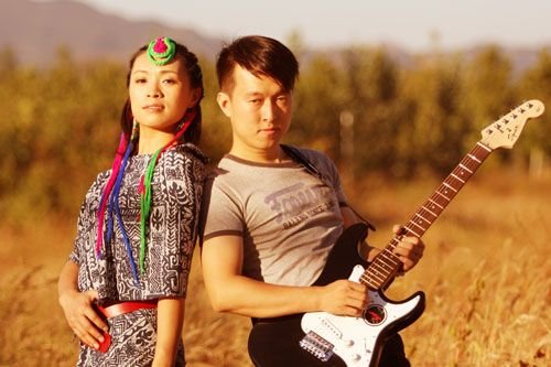 来自贵州黔东南的组合“美妙印迹”刮贵州民族风