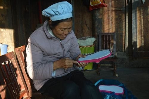 大字不识的“天眼绣娘”杨再琴 走上了脱贫攻坚大道