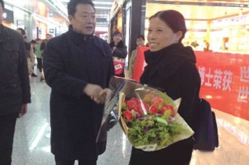 免费救助贫困癌症病人的贵州清镇苗医张燕