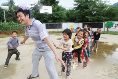 他在贵州大山深处不计报酬支教24年 正安天鹅小学韩世辉