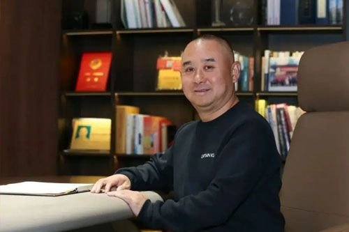 一坛酸汤，一张名片：丁文建与“老凯俚”的贵州传奇