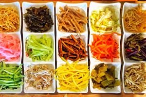 贵阳街头的丝娃娃会咬人！薄皮裹万物，一口酸辣鲜到天灵盖