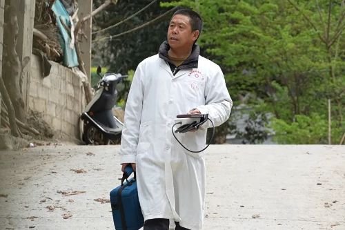 思南余勇：二十六载摩托村医路，车轮碾出大山健康道