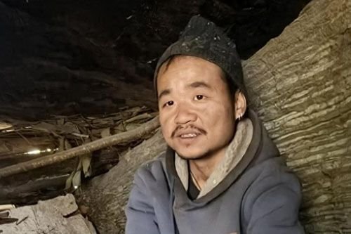 锄头开垦荒野，父爱撼动山岳：贵州“苗王”吴高书的求生之路