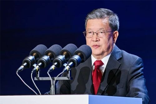 从贵州山水到全球博弈：龙永图与中国经济的开放之路