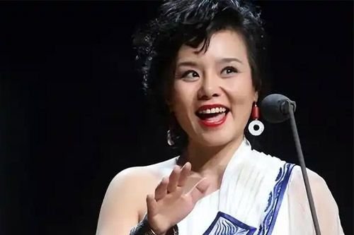 贵州女儿龚琳娜以“不忐忑”姿态破界 用歌声串起传统与现代