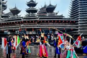 贵州百人地戏震撼开演 非遗盛宴点亮多彩贵州城